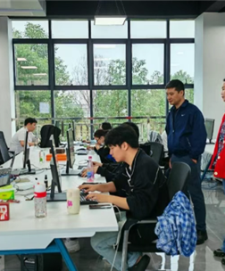 探访数字科技前沿:设计艺术学院赴威凤文化科技参观调研