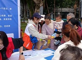 设计艺术学院学子深入两河社区开展志愿服务，搭建社区“连心桥”