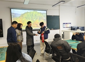 安全“实战”——设计艺术学院实验室消防演练：把安全技能“练”在日常，“防”在未然！