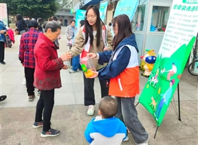 设计艺术学院携手两河社区开展重阳节敬老活动