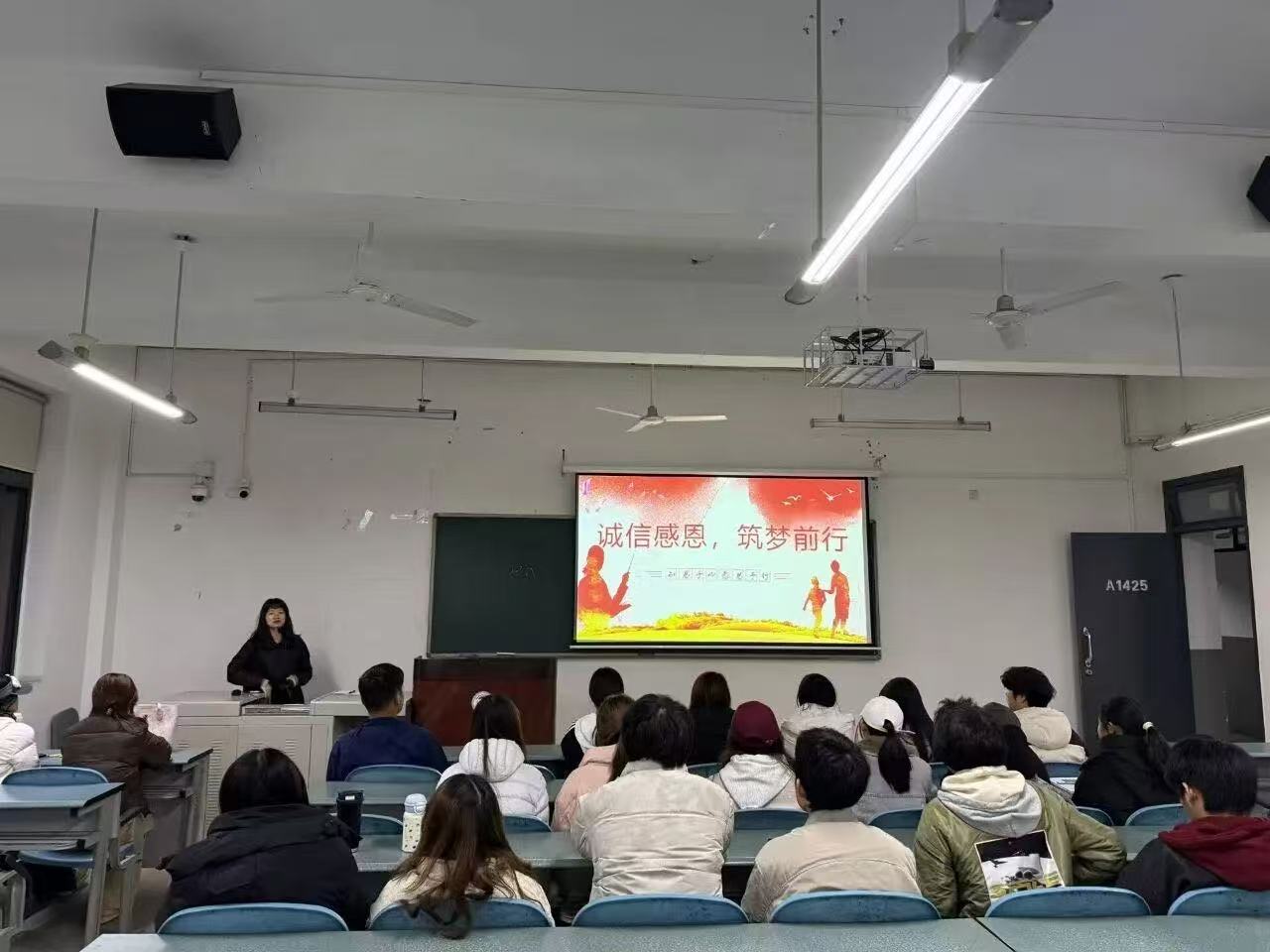 资助暖人心,成长共前行 设计艺术学院这场座谈会超有温度!(1) 资助暖人心,成长共前行 设计艺术学院这场座谈会超有温度!(1)