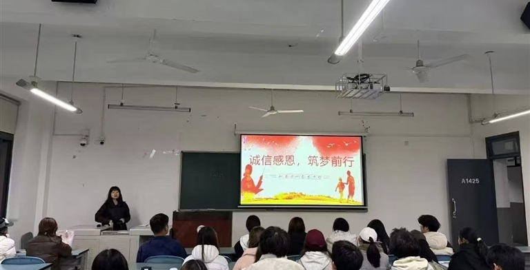 资助暖人心，成长共前行 | 设计艺术学院这场座谈会超有温度！