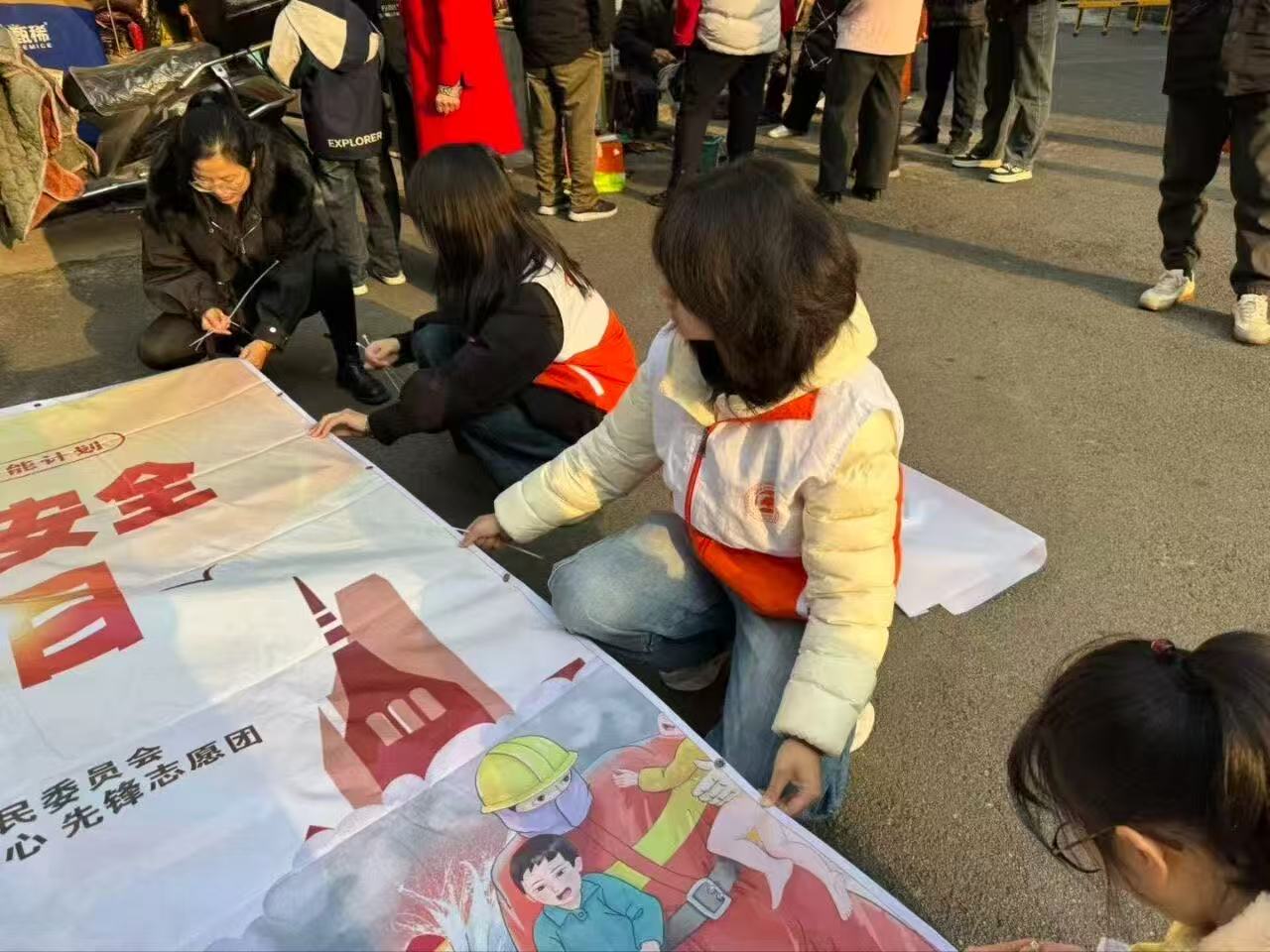 设计艺术学院协助犀池社区开展游园活动(2) 设计艺术学院协助犀池社区开展游园活动(2)