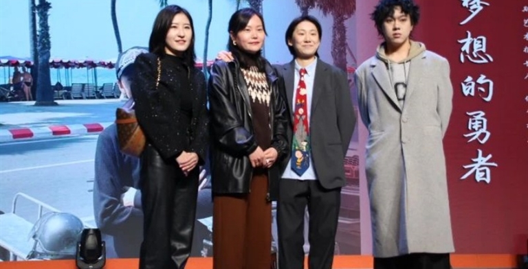 川剧变脸×硫化鞋炸街！90后银杏女孩用扎染让三星堆纹样‘蹦迪’潮流圈