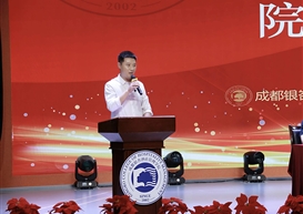 设计启航，艺梦绽放｜设计艺术学院2025级新生开学典礼圆满举行