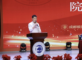 设计启航，艺梦绽放｜设计艺术学院2025级新生开学典礼圆满举行
