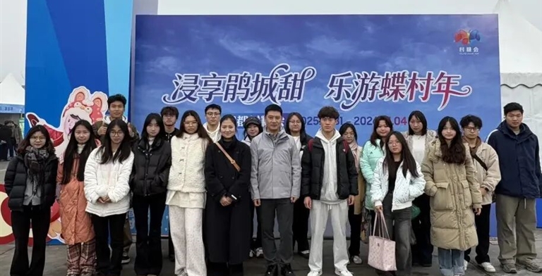 校地联动赋能乡村振兴｜设计艺术学院赴实践教学基地蝴蝶村参加“村糖会” 开展实践教学