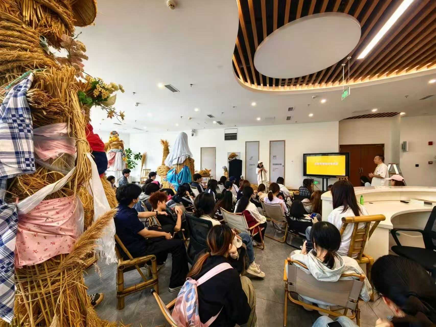 产教融合育新苗 大地艺境启匠心｜设计艺术学院携手知名艺术家开展乡村美育共创实践教学 (1)