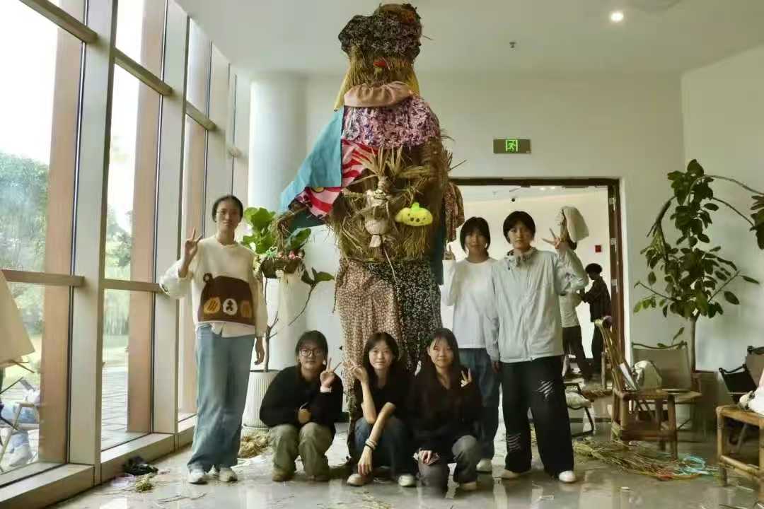 产教融合育新苗 大地艺境启匠心｜设计艺术学院携手知名艺术家开展乡村美育共创实践教学 (3)