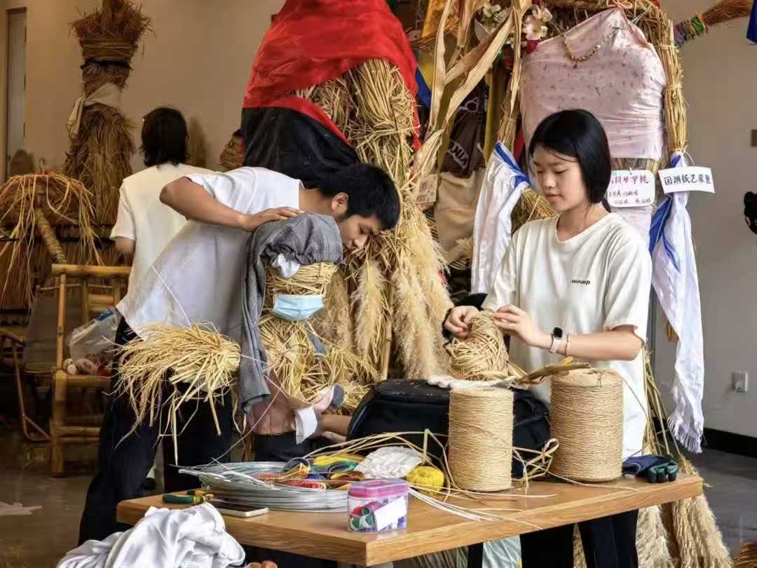 产教融合育新苗 大地艺境启匠心｜设计艺术学院携手知名艺术家开展乡村美育共创实践教学 (4)