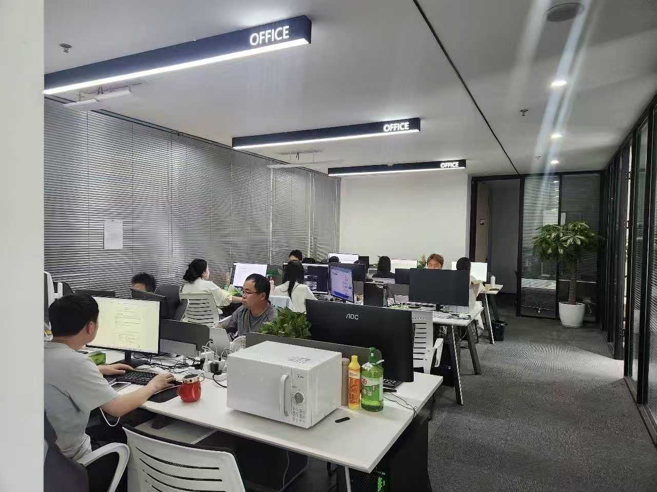 探访蜀锦非遗文脉 精准赋能就业提质——服装与服饰设计专业师生赴成都蜀锦织绣博物馆开展就业专题调研活动 (6) 探访蜀锦非遗文脉 精准赋能就业提质——服装与服饰设计专业师生赴成都蜀锦织绣博物馆开展就业专题调研活动 (6)