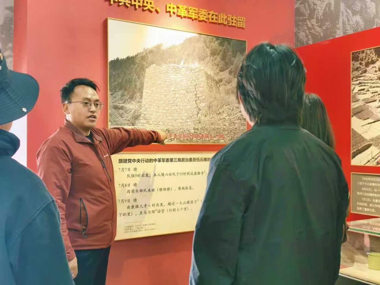 【一院一品】艺心赴高原 共建思政课|设计艺术学院赴红原县刷经寺镇共建思想政治教育实践基地 (2) 【一院一品】艺心赴高原 共建思政课|设计艺术学院赴红原县刷经寺镇共建思想政治教育实践基地 (2)