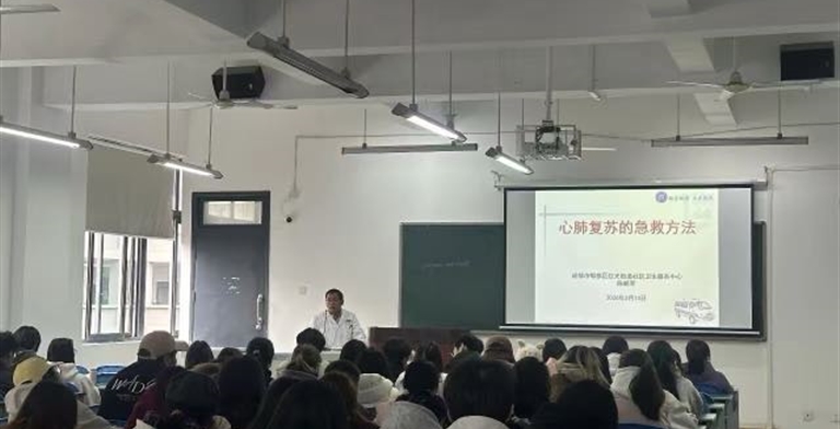安全护航·艺行无忧｜设计艺术学院2025级外出写生安全讲座顺利举行