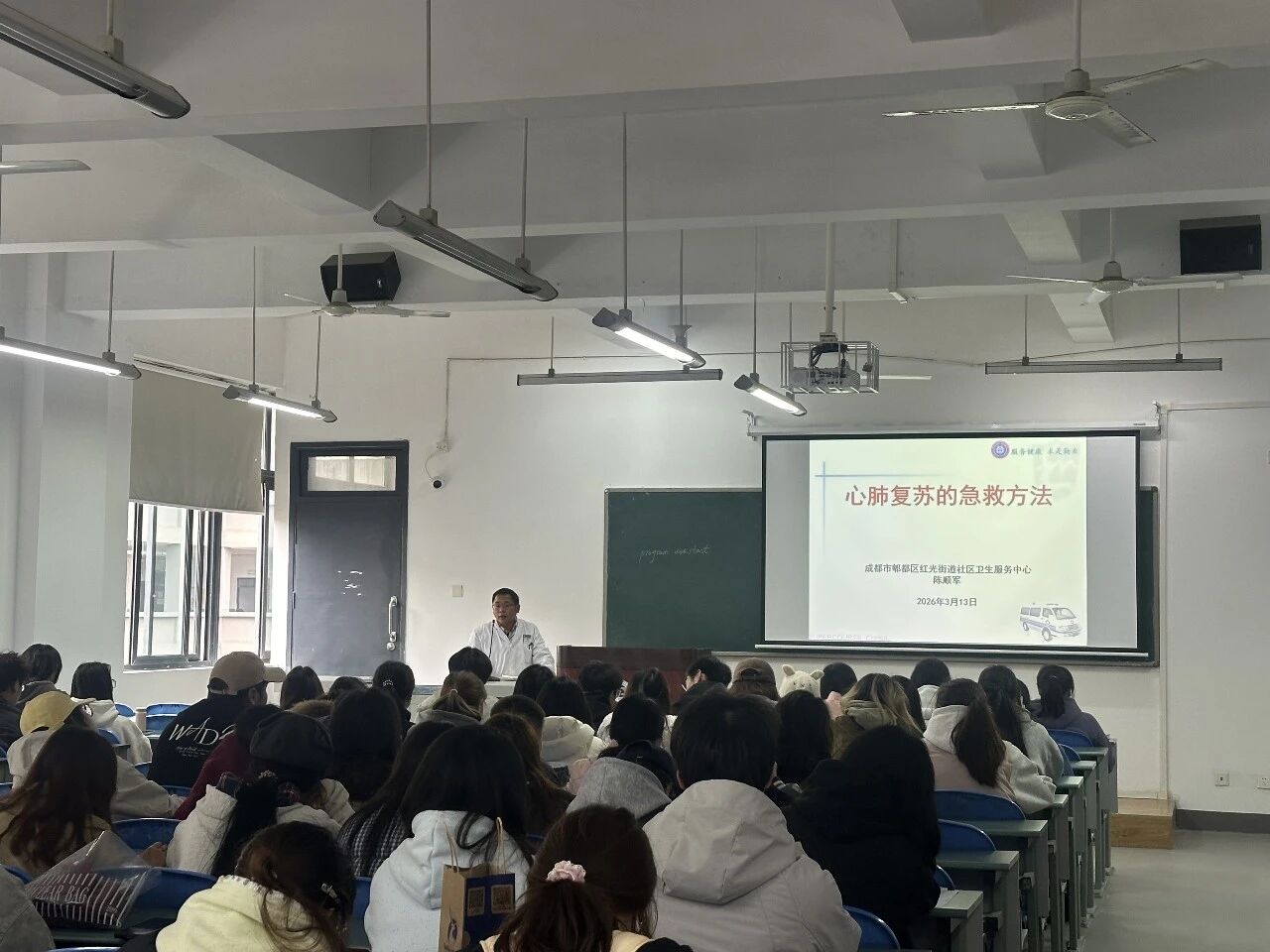 安全护航·艺行无忧｜设计艺术学院2025级外出写生安全讲座顺利举行