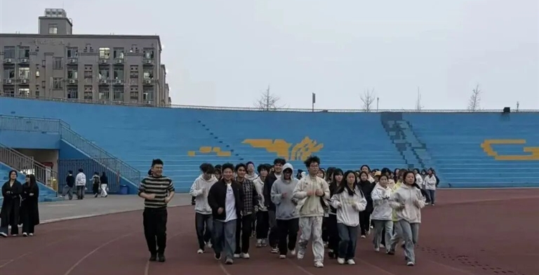 设计艺术学院2026年春季阳光体育正式启动！