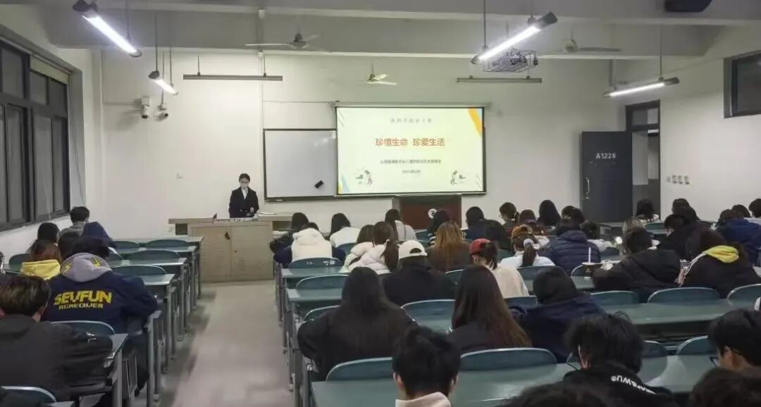 设计艺术学院扎实开展“珍惜生命 珍爱生活”春季心理健康主题班会 (1)