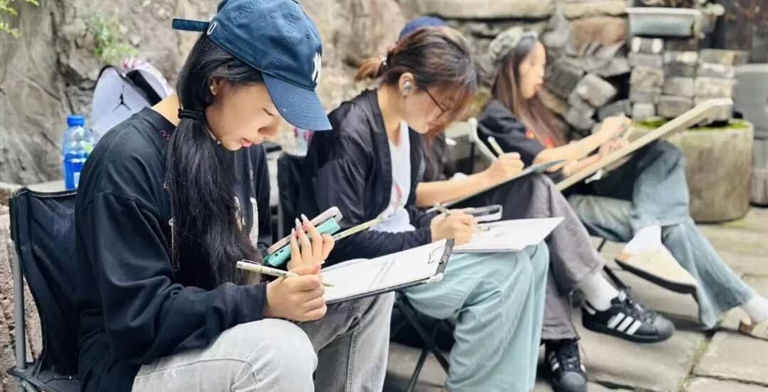 寻李庄文脉 绘设计初心——设计艺术学院《文化考察与色彩风景写生》实践教学扎实开展