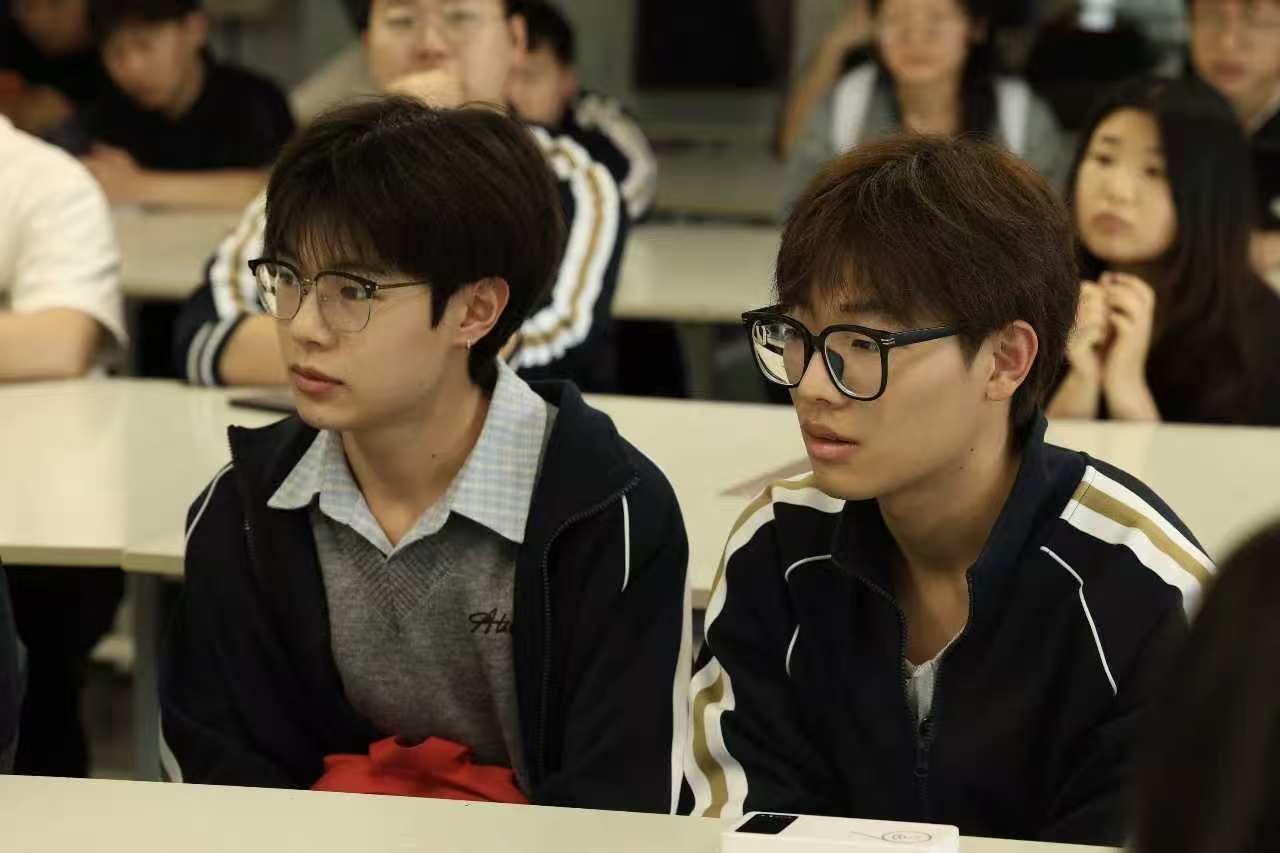 【艺心向党，创意铸魂】畅所欲言话心声，凝心聚力促发展——我院开展师生座谈会