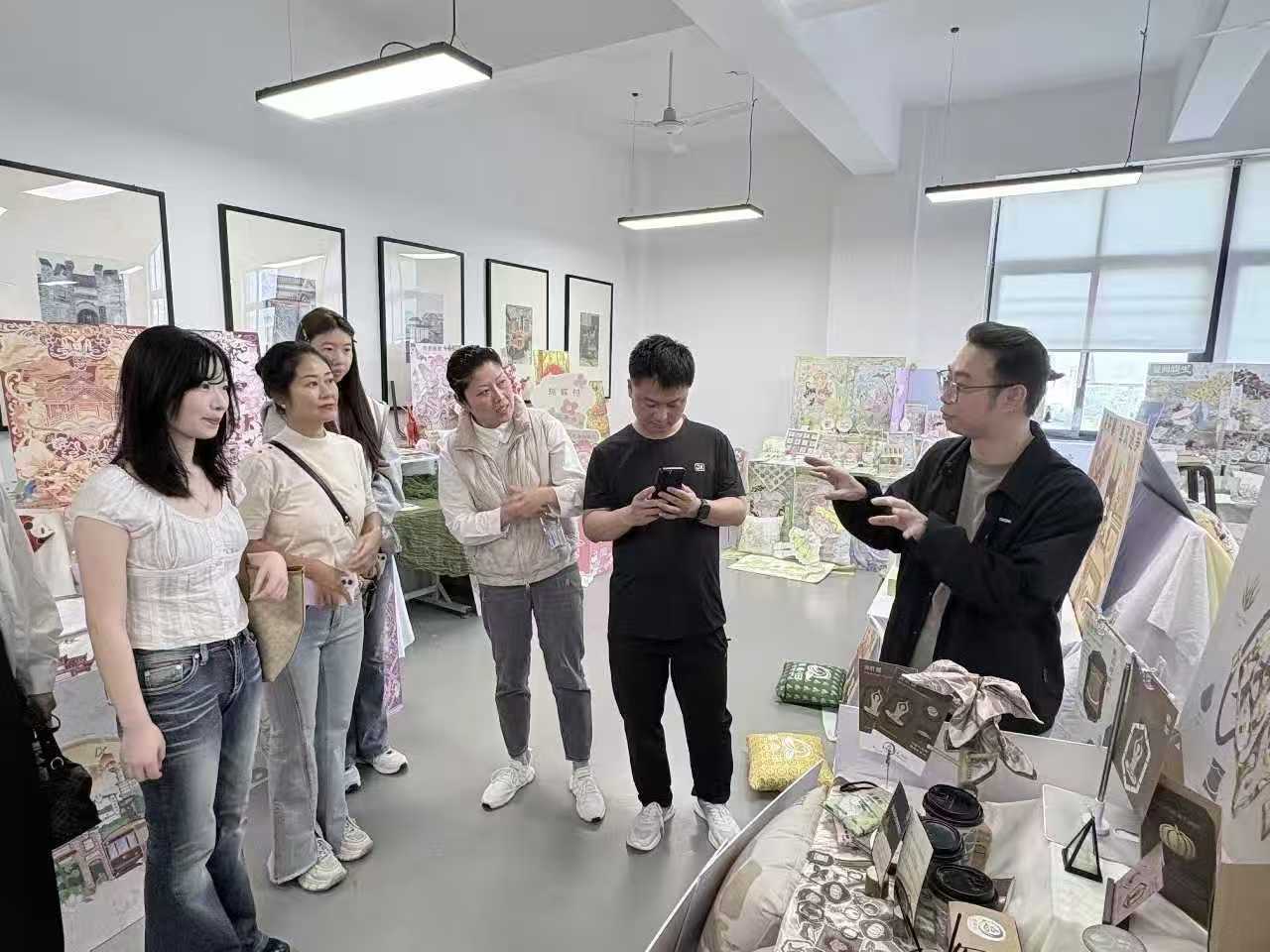 深化产教研融合 共探疗愈品牌创新——四川佑心心理咨询走访设计艺术学院，深度研讨交叉学科产学研课题合作 (2)