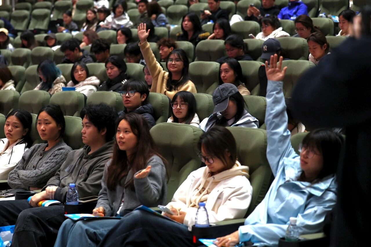 时代动力下的设计学科重构：AI与职业路径融合讲座成功举办1