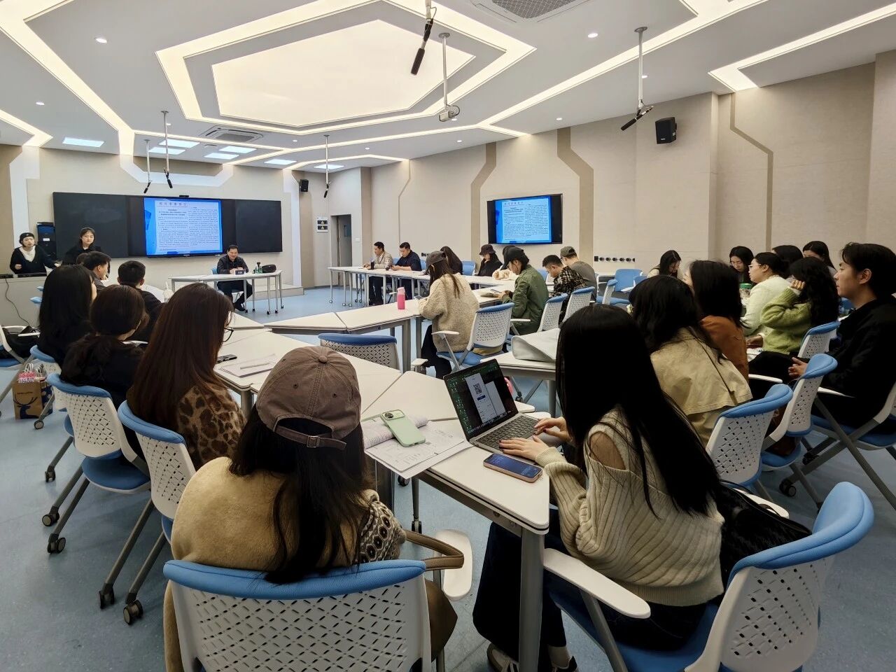 设计艺术学院举办教改项目申报专题培训会——深耕教学能力 聚力发展新方向2 设计艺术学院举办教改项目申报专题培训会——深耕教学能力 聚力发展新方向2