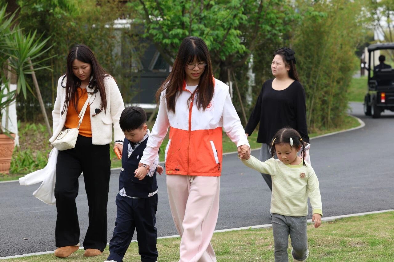 【艺实践】艺术赋能和美乡村：设计艺术学院赴蝴蝶村开展美育实践教学活动1