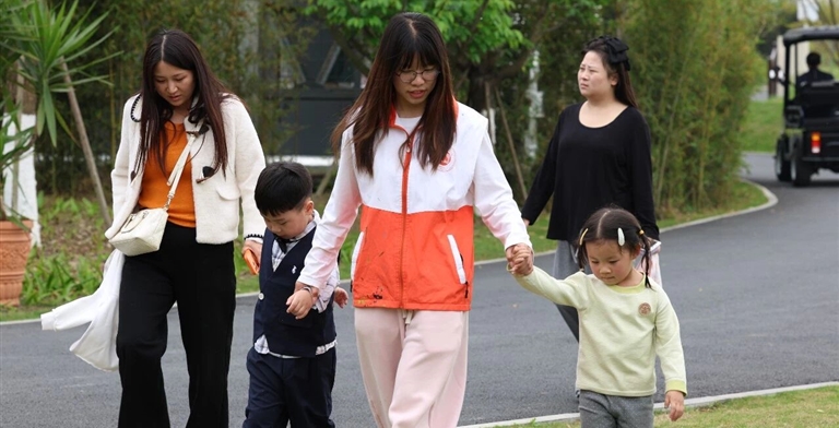 艺术赋能和美乡村：设计艺术学院赴蝴蝶村开展美育实践教学活动