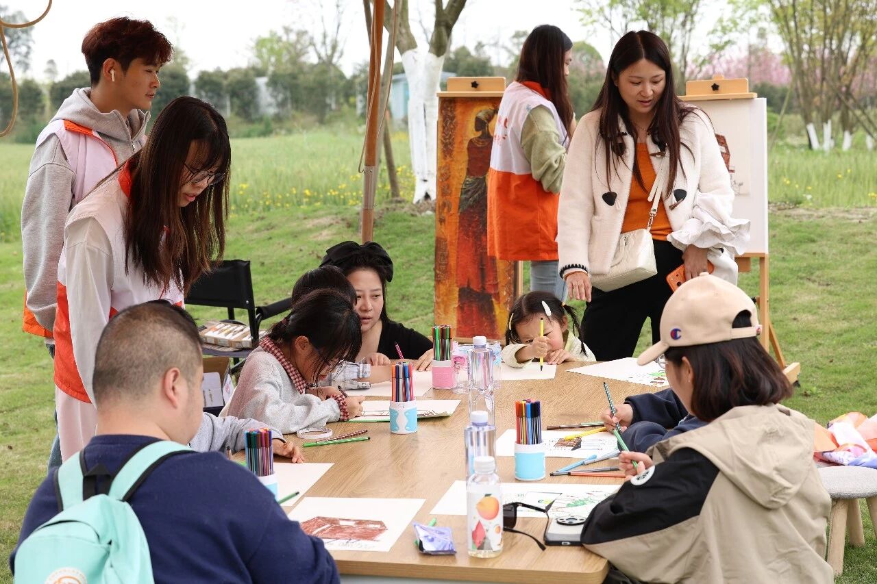 【艺实践】艺术赋能和美乡村：设计艺术学院赴蝴蝶村开展美育实践教学活动4