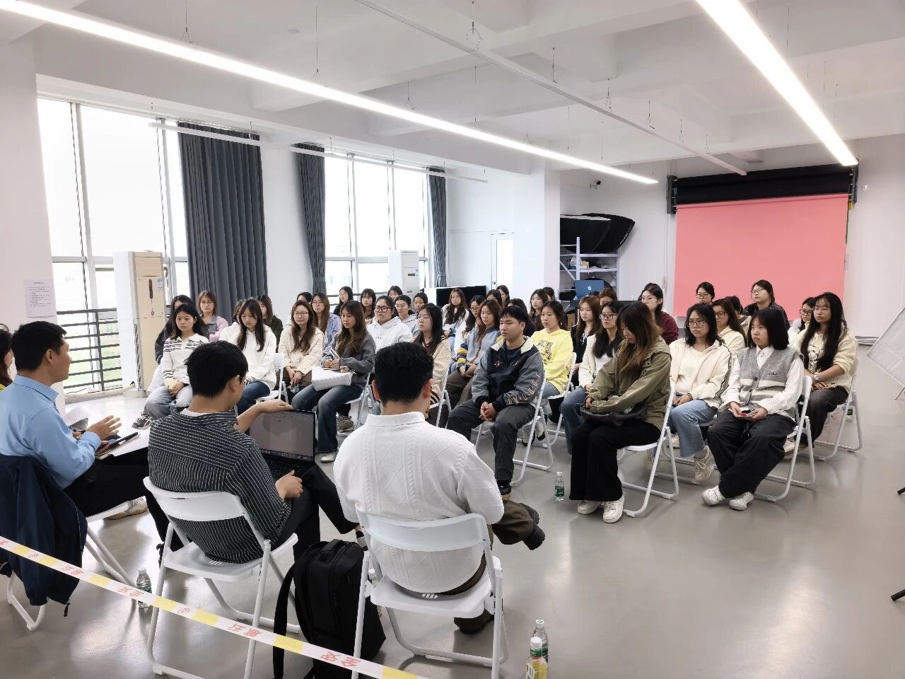 小沙龙汇聚大能量:设计艺术学院为2027届学子点亮考研之路3 小沙龙汇聚大能量:设计艺术学院为2027届学子点亮考研之路3