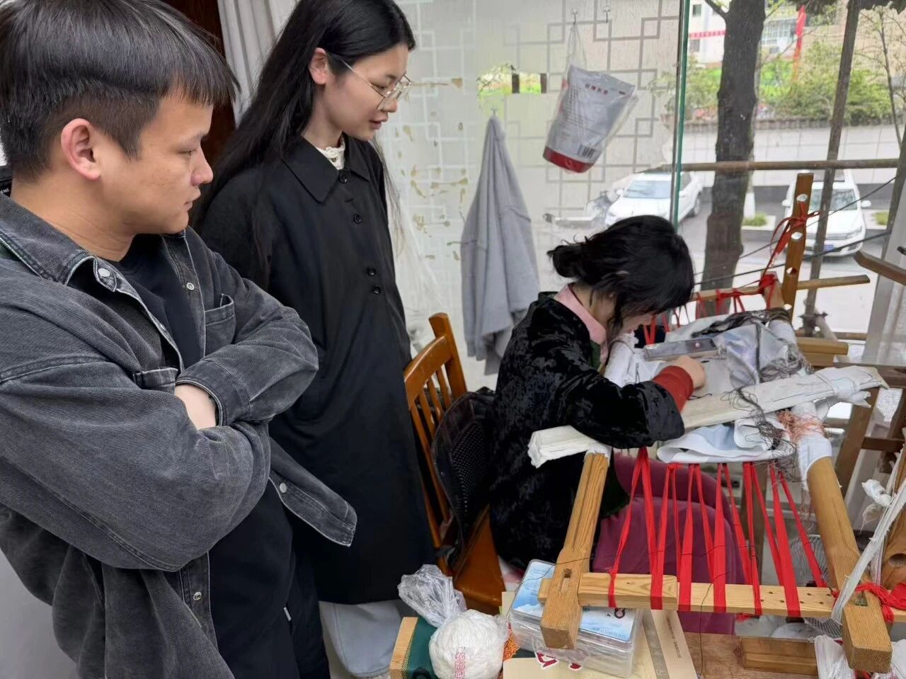 【访企拓岗】 服装与服饰设计专业走近晓景汉服 深耕蜀绣汉服校企合作2