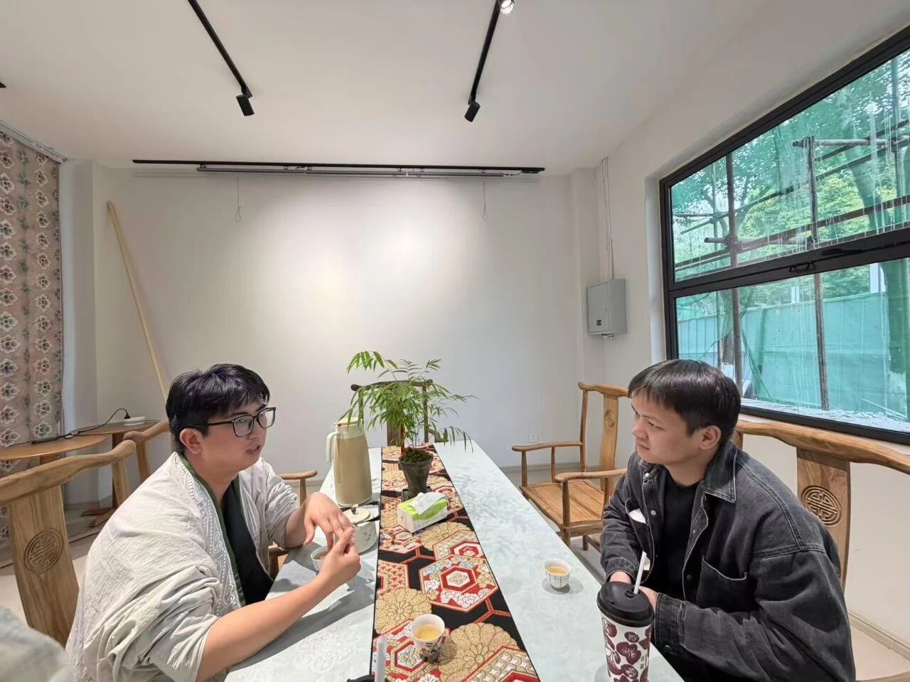 【访企拓岗】 服装与服饰设计专业走近晓景汉服 深耕蜀绣汉服校企合作4