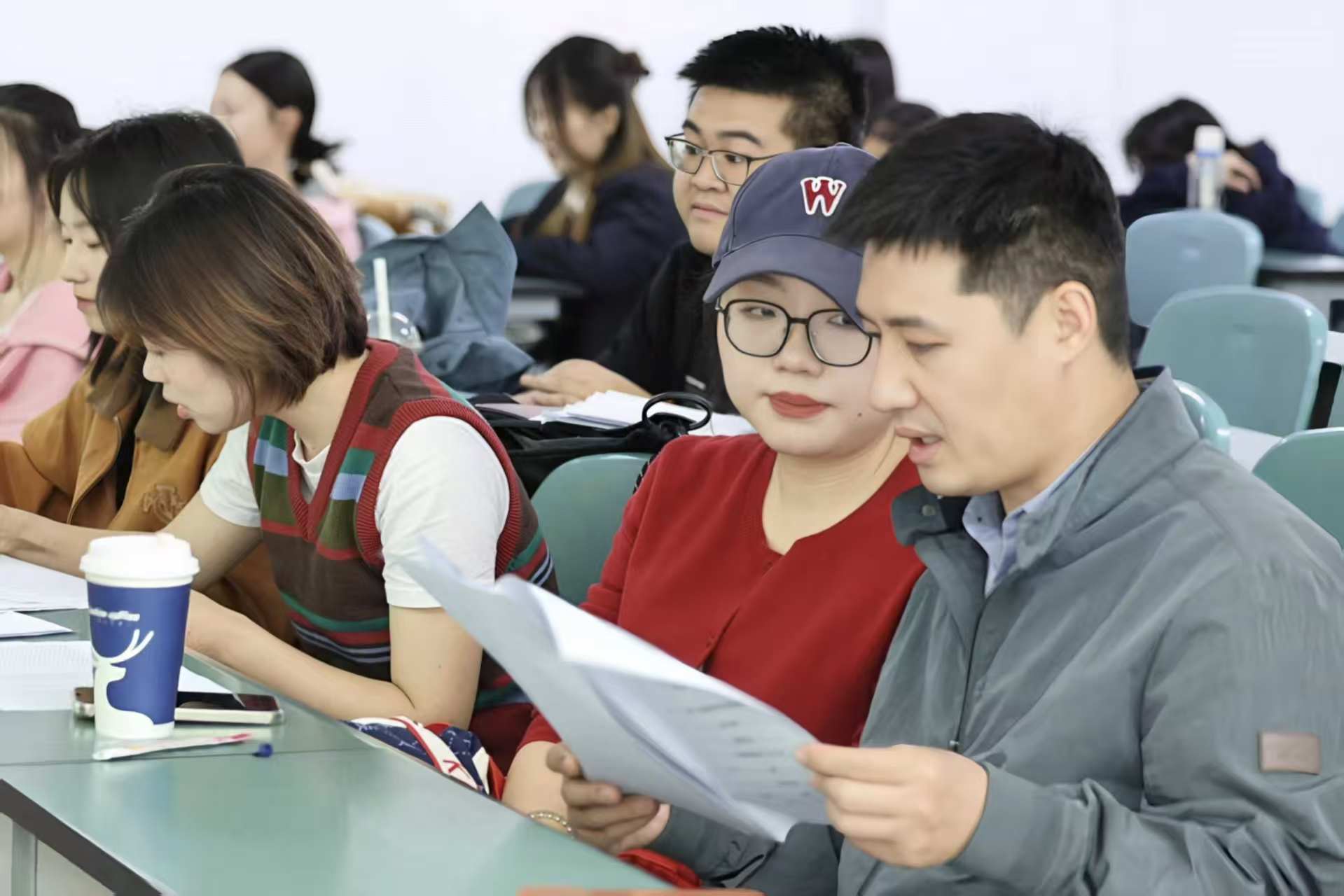 设计艺术学院2026届毕业设计答辩圆满落幕 (4)