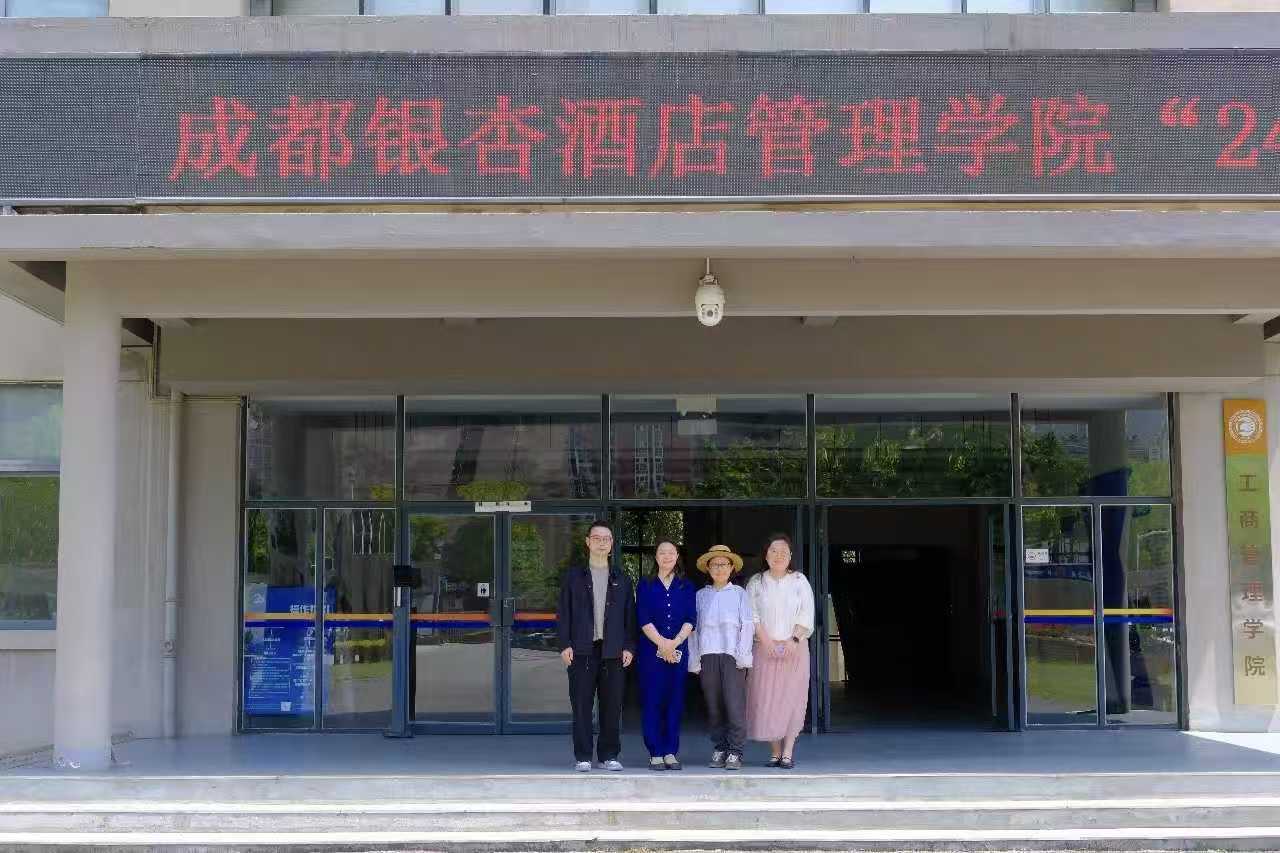以展促学 以展促就——设计艺术学院举办2026届毕业设计展,搭建校企对接新平台 (1) 以展促学 以展促就——设计艺术学院举办2026届毕业设计展,搭建校企对接新平台 (1)