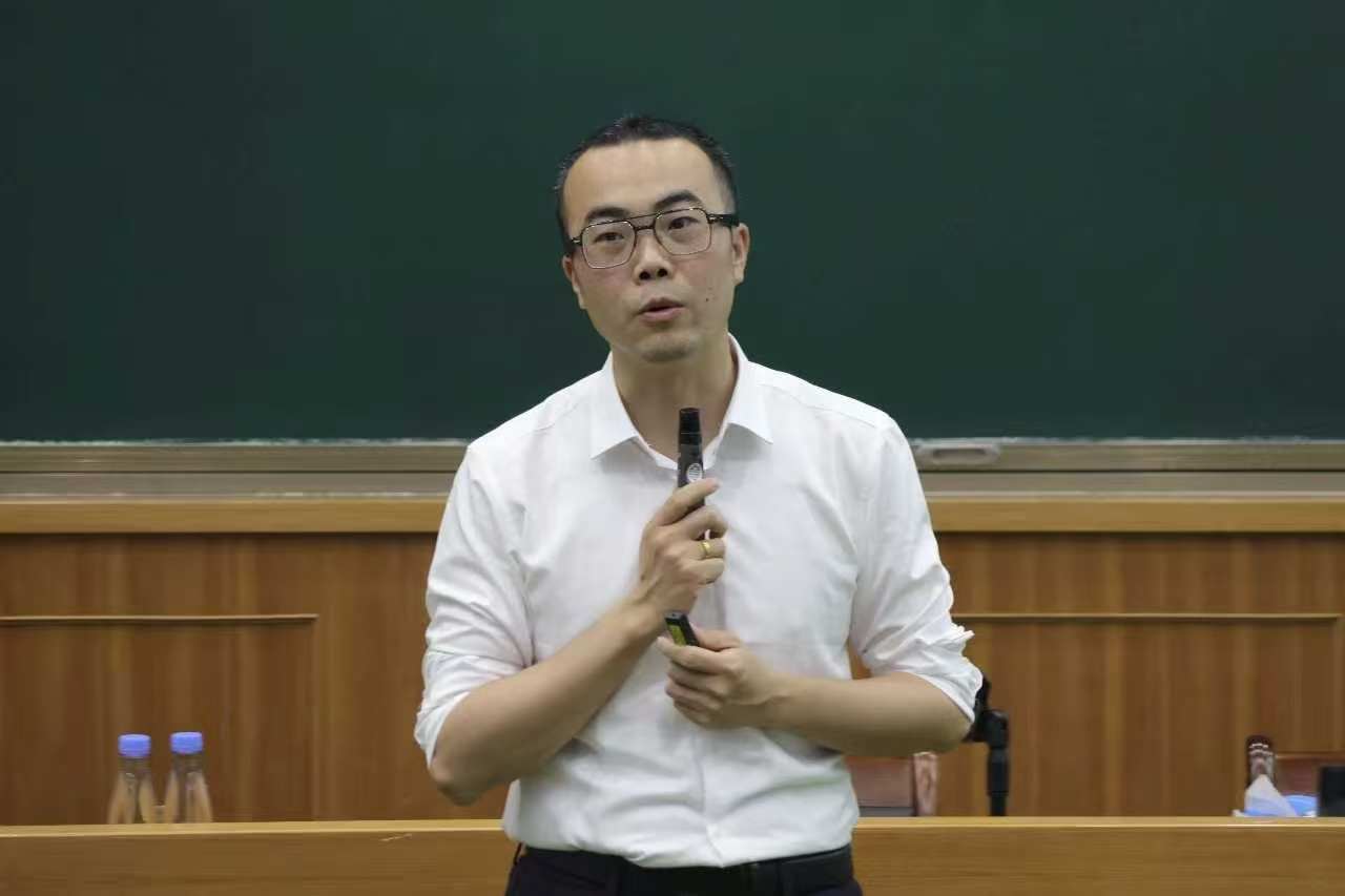 赋能AI 教学 驱动教研创新 —— 我院教师参加高校人工智能专题研修班 (4) 赋能AI 教学 驱动教研创新 —— 我院教师参加高校人工智能专题研修班 (4)