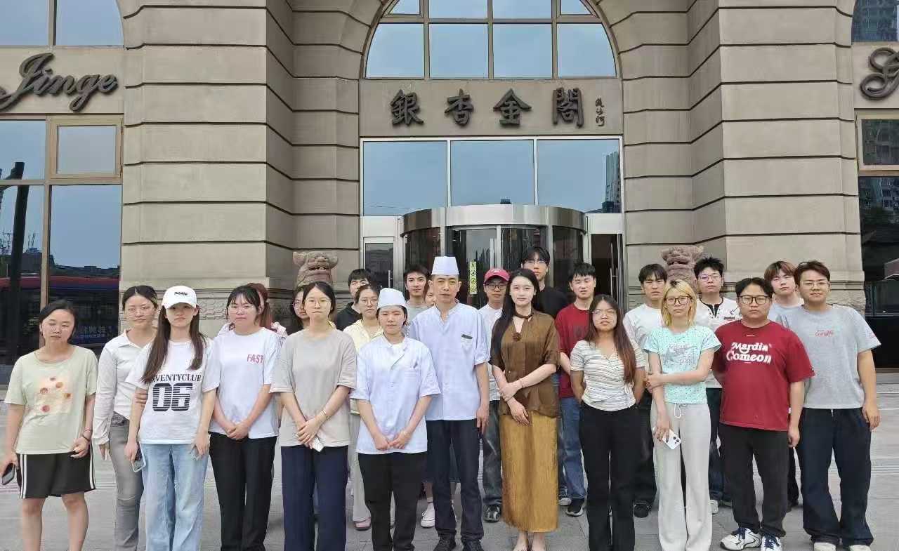 从课堂到企业现场:设计艺术学院开展 “手艺磨匠心,细节见精神”主题实践教学 (1) 从课堂到企业现场:设计艺术学院开展 “手艺磨匠心,细节见精神”主题实践教学 (1)