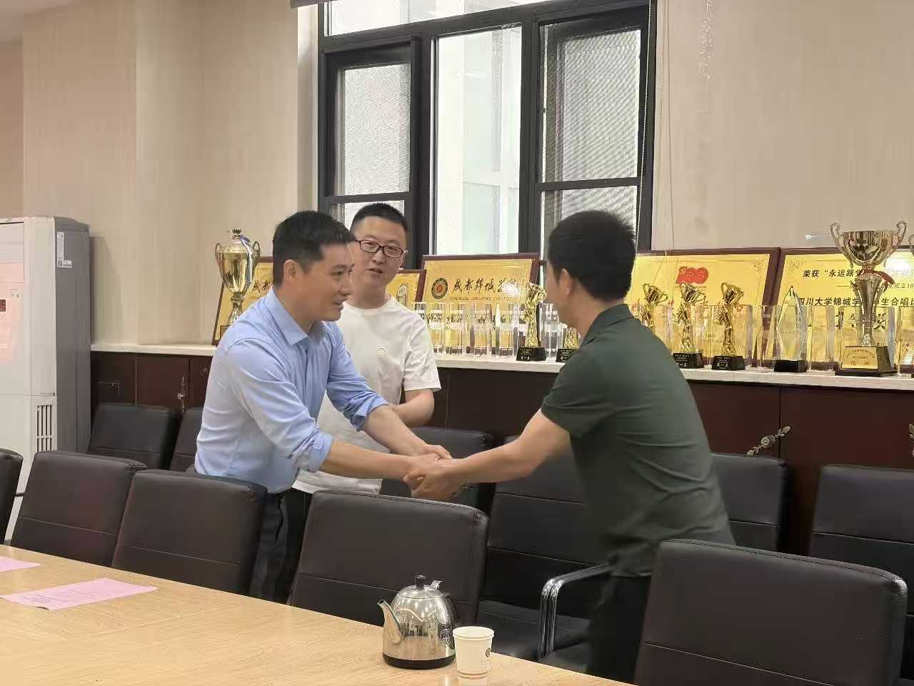 交流互鉴谋发展 携手共进促建设 —— 设计艺术学院赴成都锦城学院智能制造学院开展专业建设交流座谈 (1) 交流互鉴谋发展 携手共进促建设 —— 设计艺术学院赴成都锦城学院智能制造学院开展专业建设交流座谈 (1)