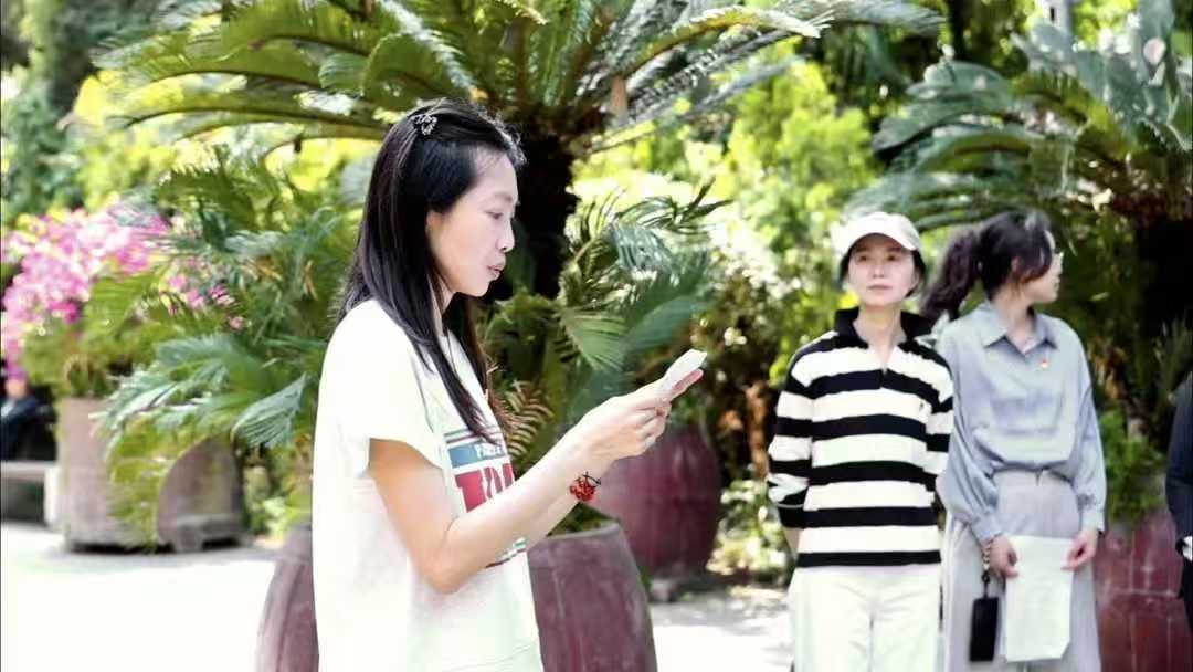 【一院一品】行走红色起点,淬炼设计初心——设计艺术学院党委“城市记忆·红色起点”党员实践教育活动圆满开展 (3) 【一院一品】行走红色起点,淬炼设计初心——设计艺术学院党委“城市记忆·红色起点”党员实践教育活动圆满开展 (3)