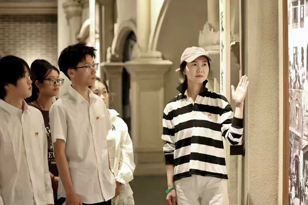 【一院一品】行走红色起点,淬炼设计初心——设计艺术学院党委“城市记忆·红色起点”党员实践教育活动圆满开展 (2) 【一院一品】行走红色起点,淬炼设计初心——设计艺术学院党委“城市记忆·红色起点”党员实践教育活动圆满开展 (2)