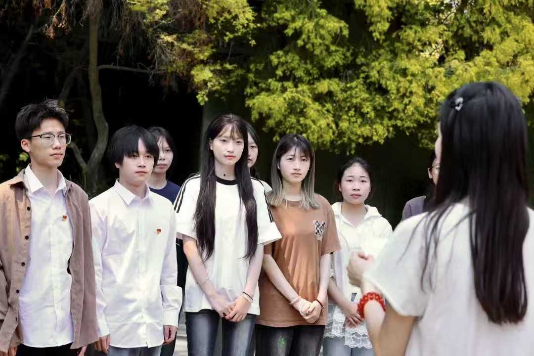 【一院一品】行走红色起点,淬炼设计初心——设计艺术学院党委“城市记忆·红色起点”党员实践教育活动圆满开展 (4) 【一院一品】行走红色起点,淬炼设计初心——设计艺术学院党委“城市记忆·红色起点”党员实践教育活动圆满开展 (4)