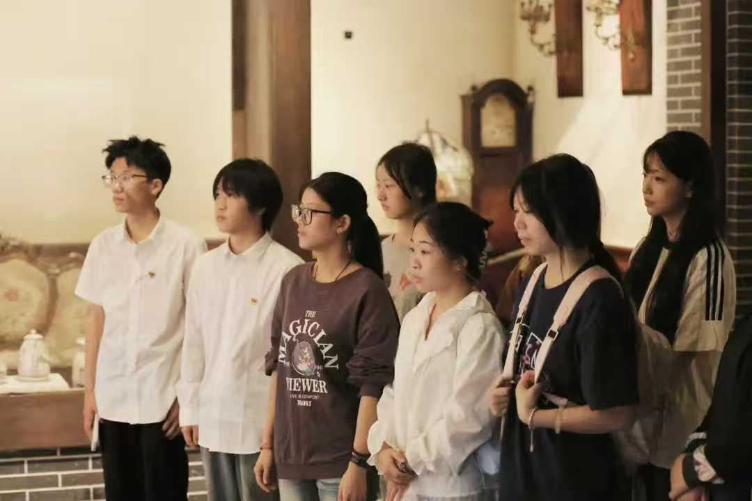 【一院一品】行走红色起点,淬炼设计初心——设计艺术学院党委“城市记忆·红色起点”党员实践教育活动圆满开展 (13) 【一院一品】行走红色起点,淬炼设计初心——设计艺术学院党委“城市记忆·红色起点”党员实践教育活动圆满开展 (13)