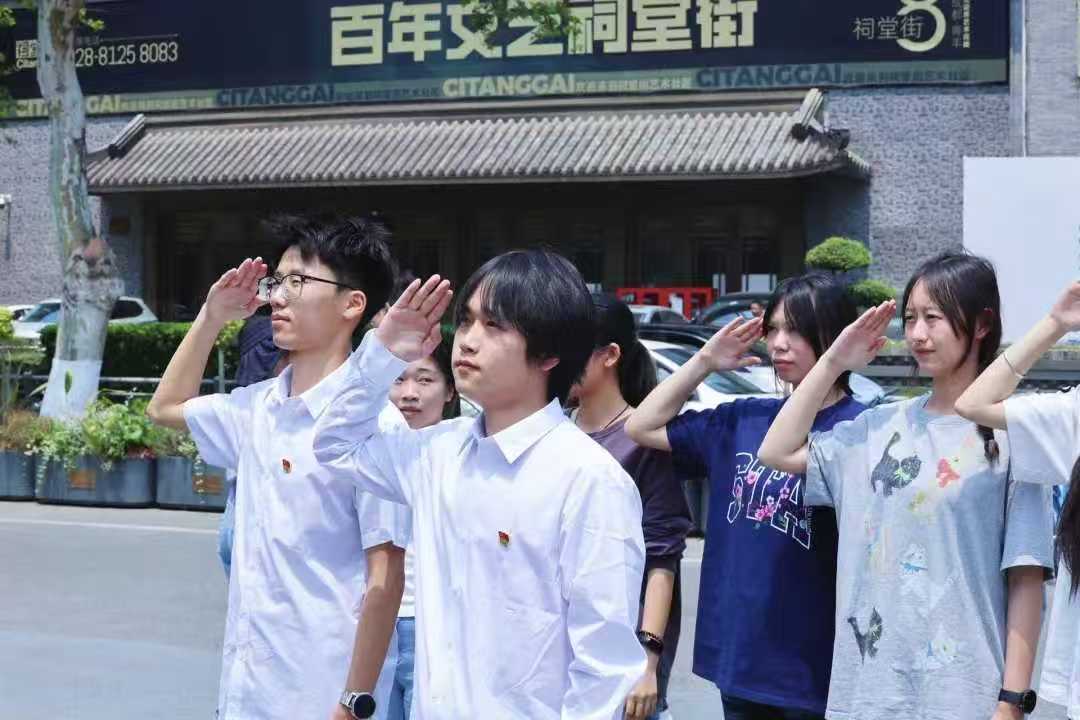 【一院一品】行走红色起点,淬炼设计初心——设计艺术学院党委“城市记忆·红色起点”党员实践教育活动圆满开展 (10) 【一院一品】行走红色起点,淬炼设计初心——设计艺术学院党委“城市记忆·红色起点”党员实践教育活动圆满开展 (10)