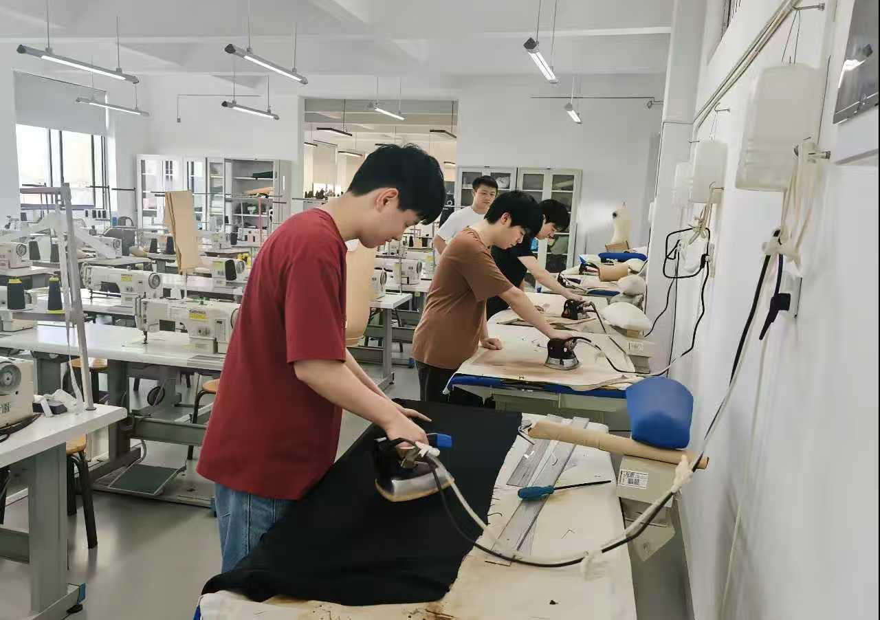 设计艺术学院成功开展服装实验室突发火情应急演练 (3)