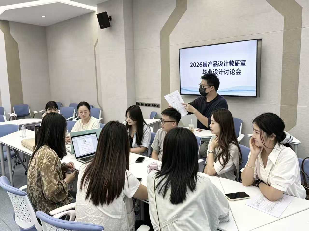 交叉互检促规范 严把质量守底线—— 产品设计教研室召开 2026 届毕业设计专题研讨会 (1)