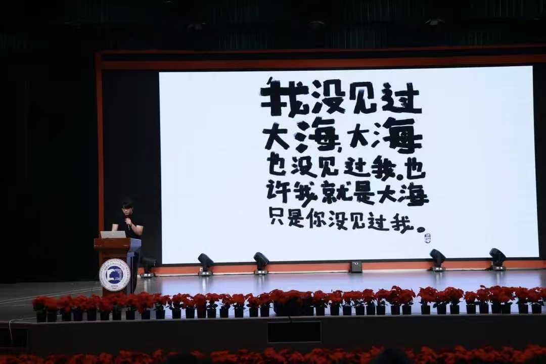 诗人、策展人祺白石走进银杏学院:以诗为媒,解锁当代青年艺术的跨界新生 (2) 诗人、策展人祺白石走进银杏学院:以诗为媒,解锁当代青年艺术的跨界新生 (2)