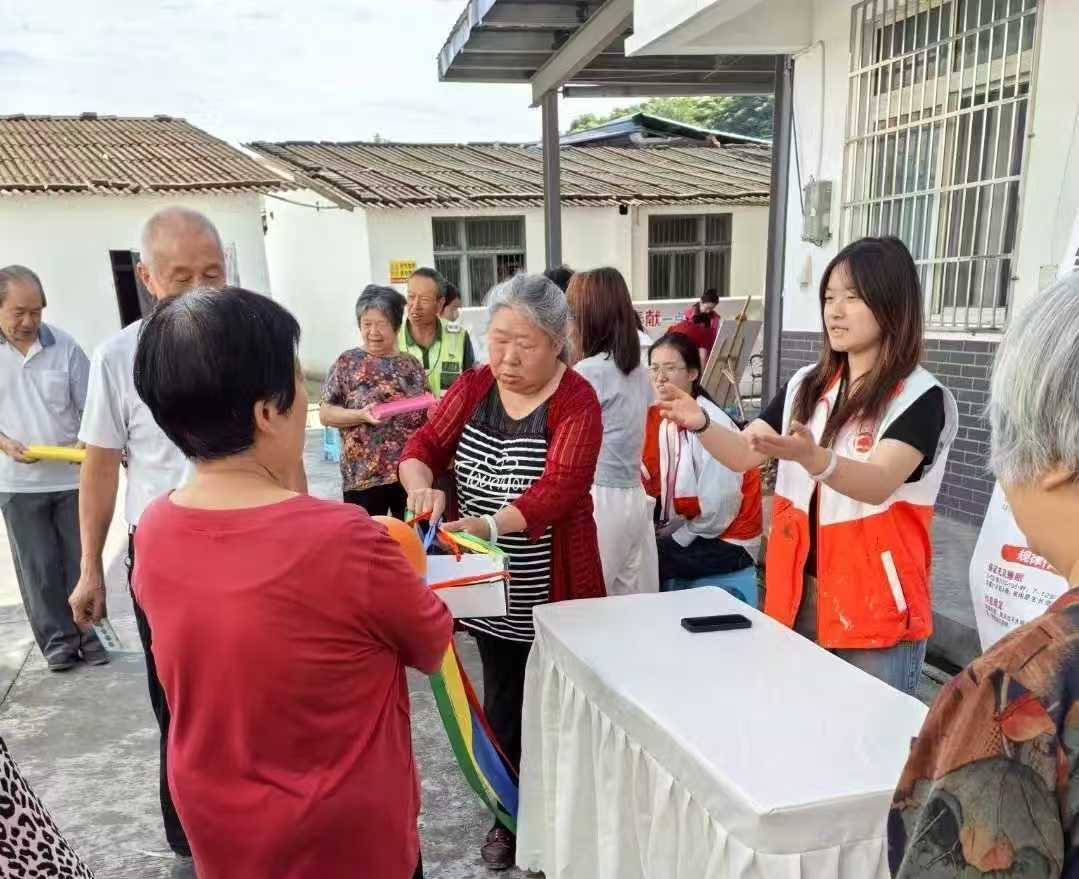 设计艺术学院志愿者赴永盛村开展乡村游园志愿服务 (4) 设计艺术学院志愿者赴永盛村开展乡村游园志愿服务 (4)