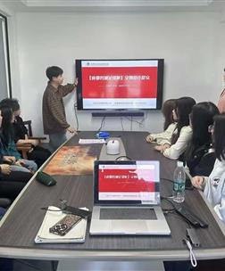 校企联动育人才・文创赋能足球热——“小设会” 工作室为蓉城足球俱乐部打造专属周边