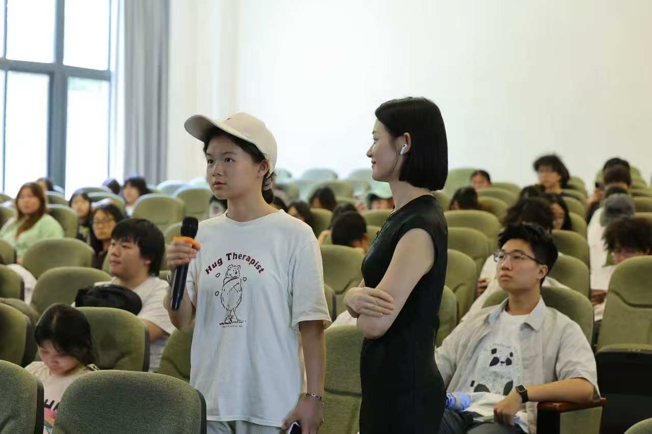 探索法国视觉叙事艺术前沿—— 法国埃米尔科尔高等艺术学院专家莅临我校开展专题讲座 (2)