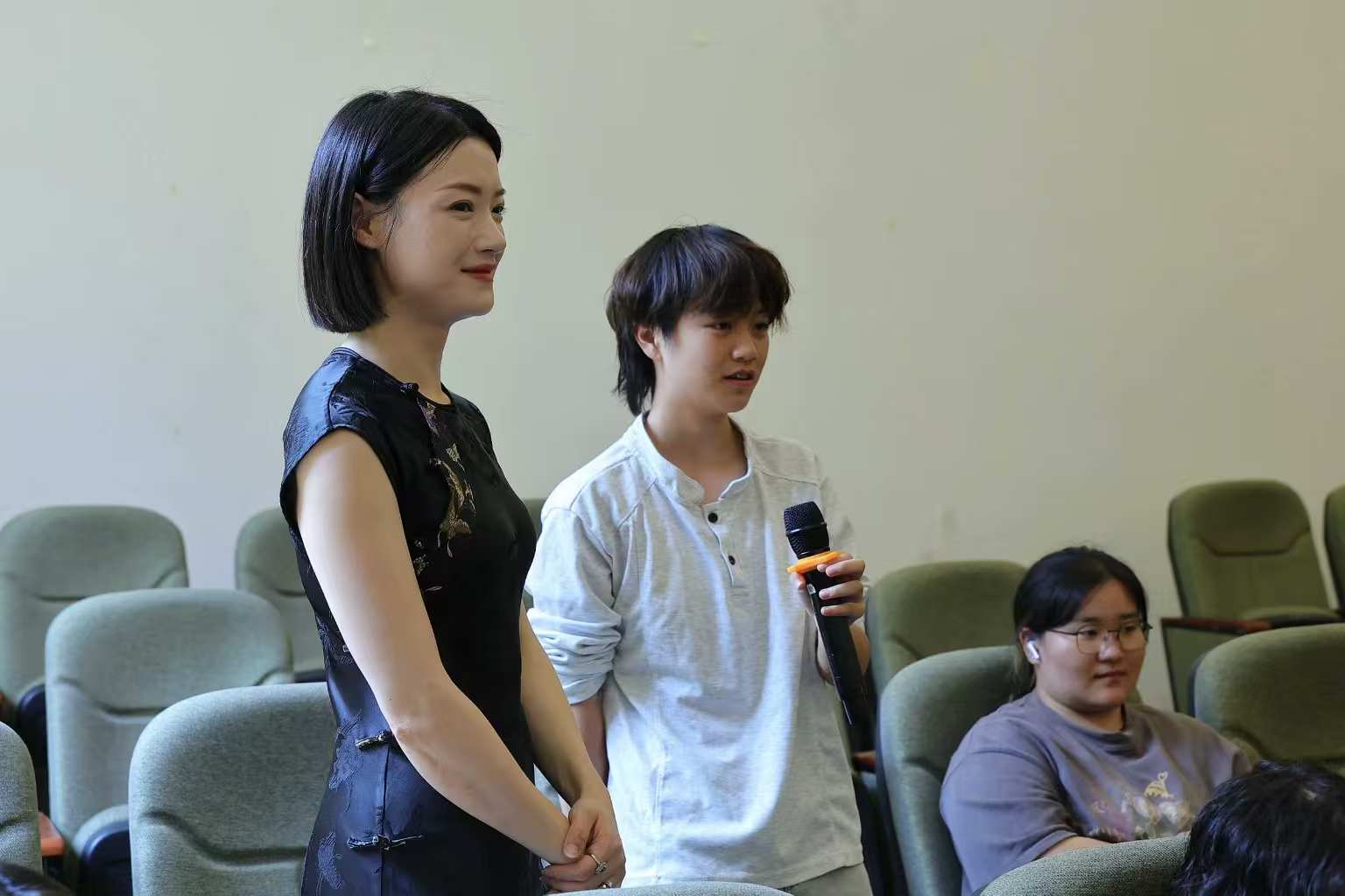 探索法国视觉叙事艺术前沿—— 法国埃米尔科尔高等艺术学院专家莅临我校开展专题讲座 (6) 探索法国视觉叙事艺术前沿—— 法国埃米尔科尔高等艺术学院专家莅临我校开展专题讲座 (6)