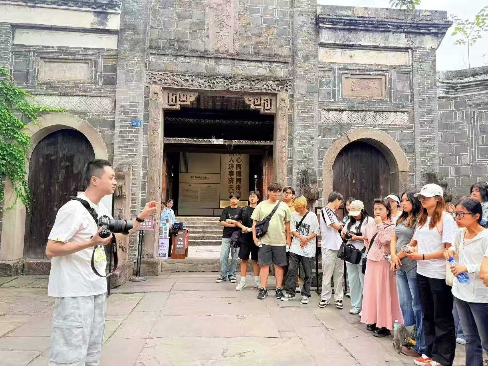 【一院一品】设计艺术学院党委首届“镜观李庄”摄影大赛暨红色采风活动纪实 (2)