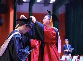 设计青春，奔赴山海！成都银杏酒店管理学院设计艺术学院2026 届毕业典礼学士学位授予仪式圆满落幕